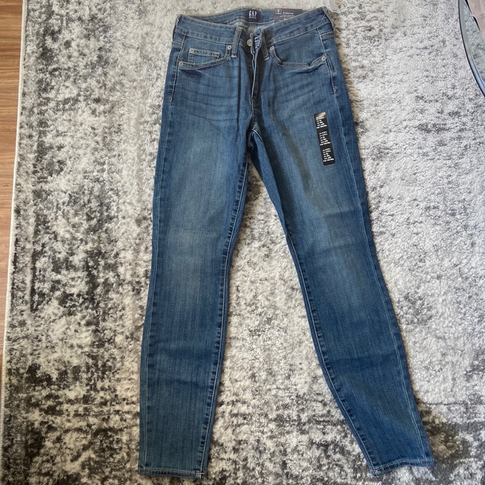 Gap size 4 curvy skinny jeans